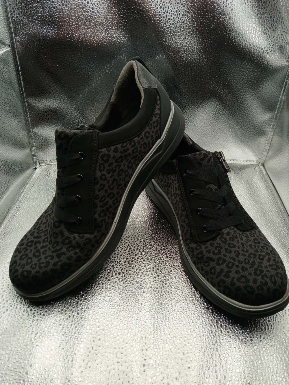 Bzees Black/Gray Leopard Print Sneakers Women's Size 10